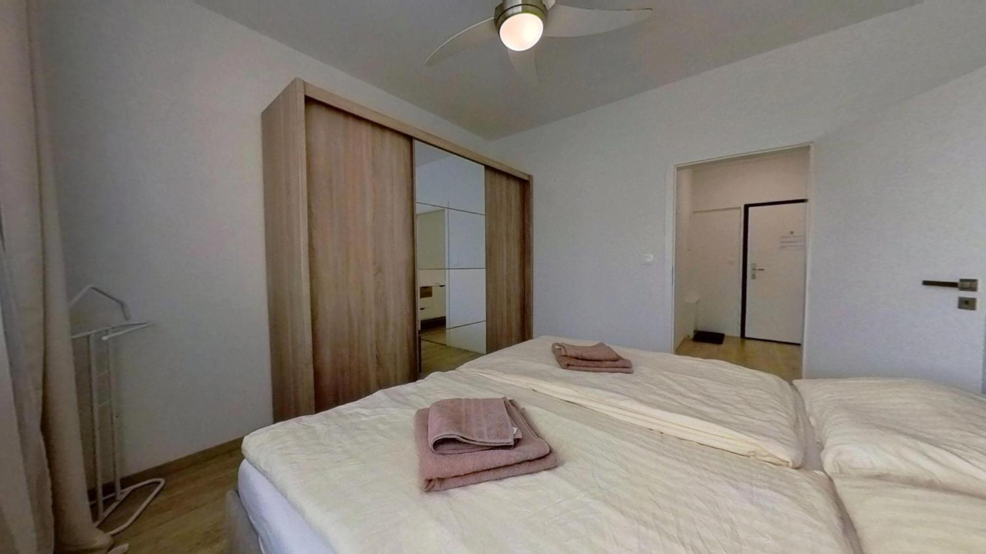 Air-Conditioned 2 Room Apartment, With Terrace, Rovinka, 302 Exterior foto