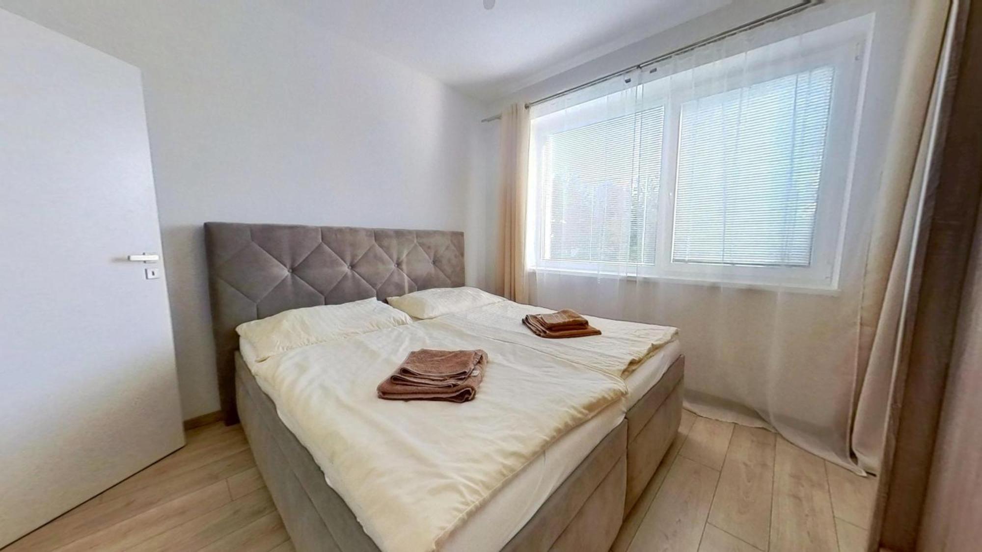 Air-Conditioned 2 Room Apartment, With Terrace, Rovinka, 302 Exterior foto