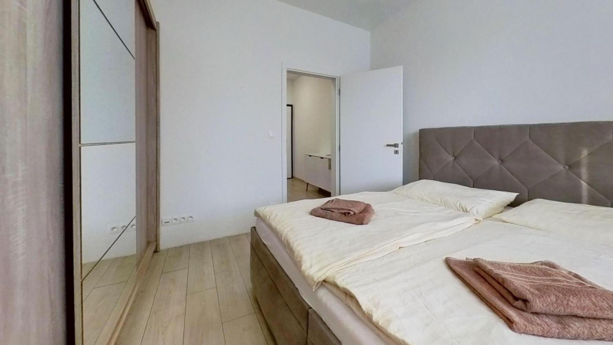 Air-Conditioned 2 Room Apartment, With Terrace, Rovinka, 302 Exterior foto